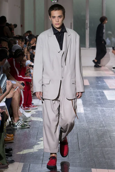 Look 9